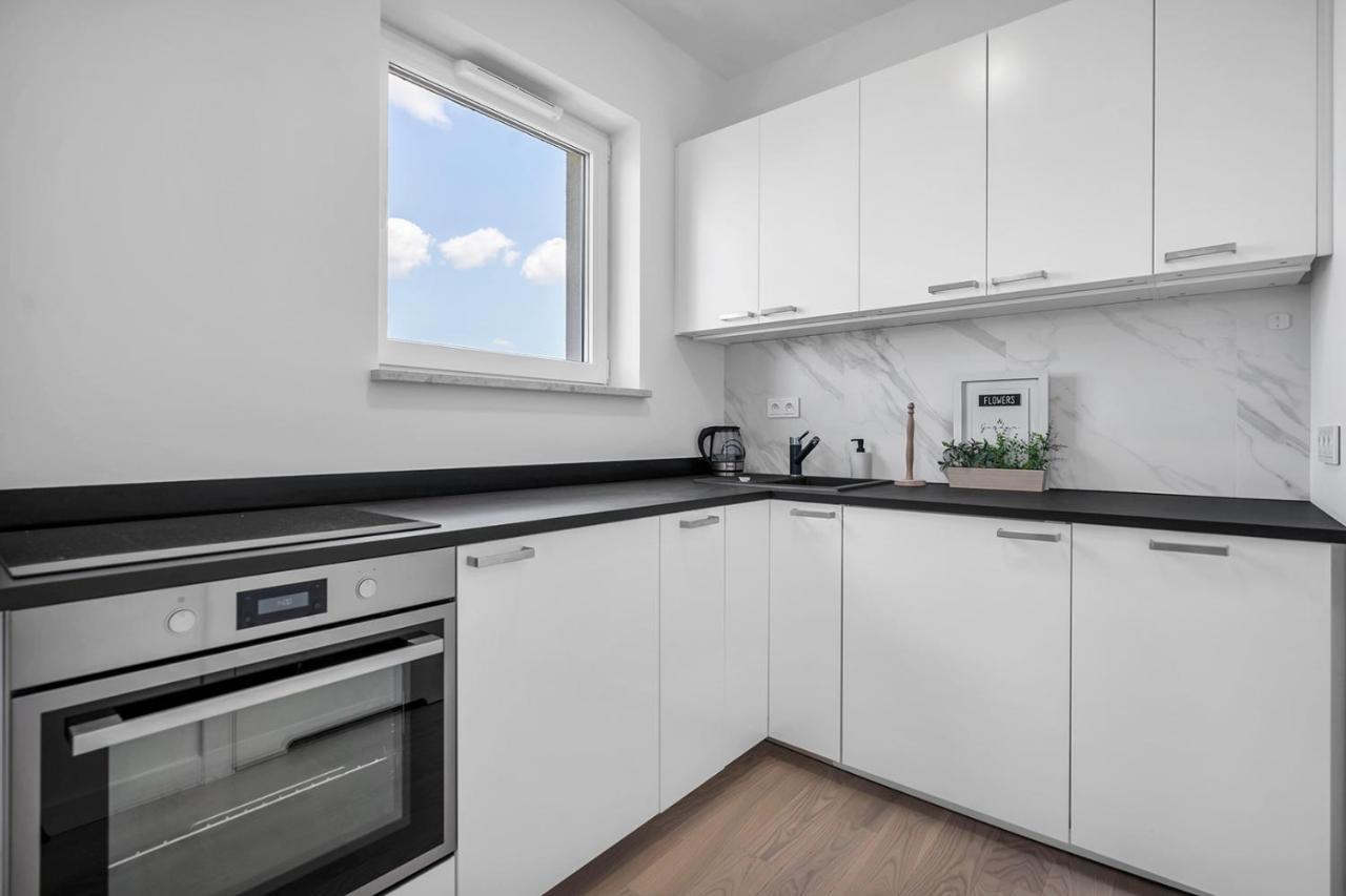 8th Floor Downtown N2 - Parking, View, Balcony - By Rentujemy Appartement